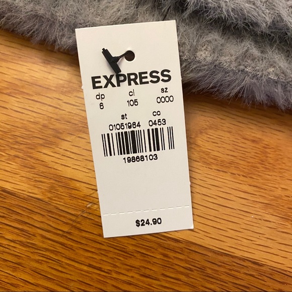 Express NWT Faux Fur Pom Beanie - Picture 4 of 5